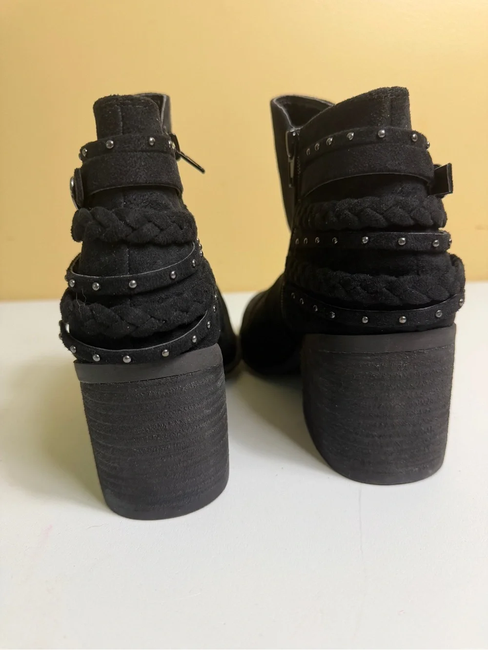 NWT Carlos Santana Ashby Black Faux Suede Studded Strappy Ankle Boots 10